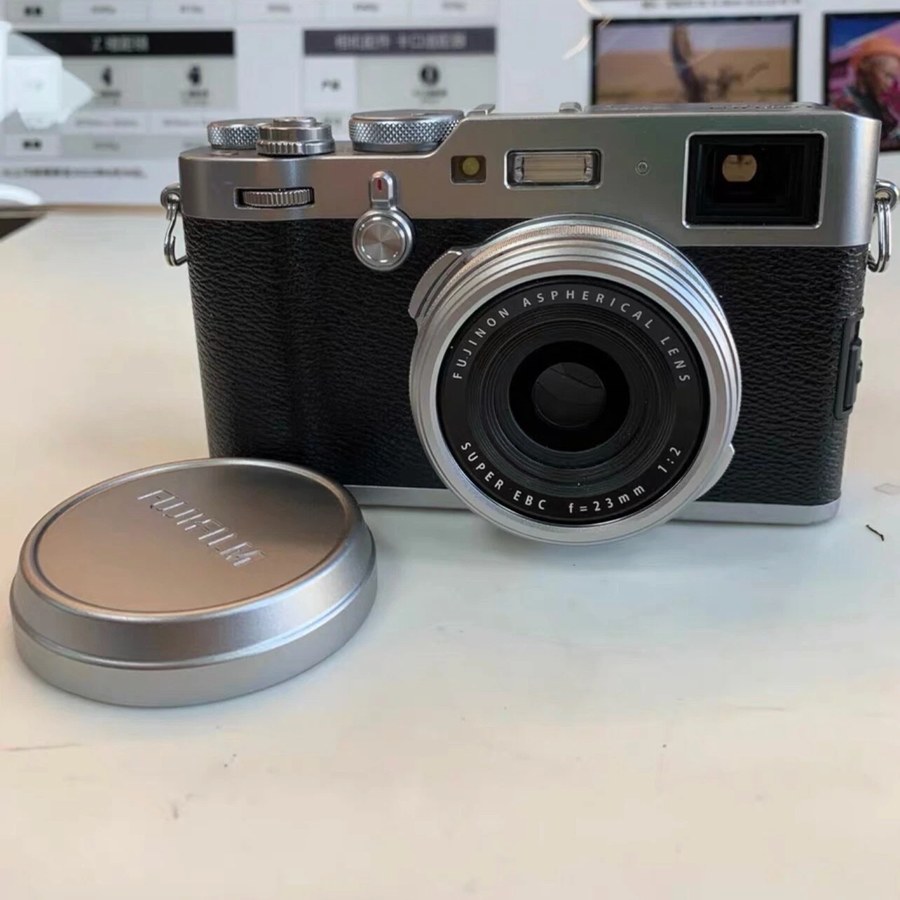 FUJIFILM X100V